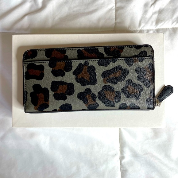 NWT Coach Wallet - Picture 3 of 9